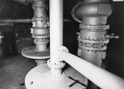 407088 Interieur van de watertoren aan de Lauwerhof te Utrecht: de lekzolder.